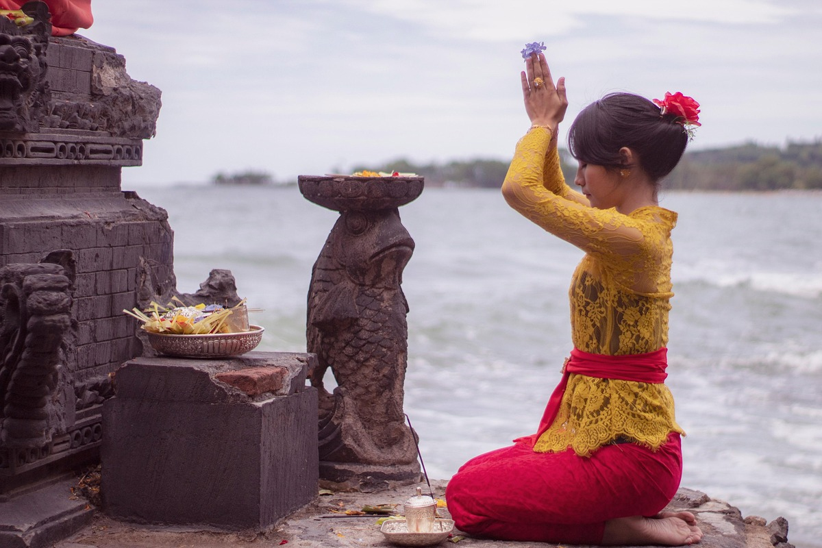 Clifftop temples above the Indian Ocean